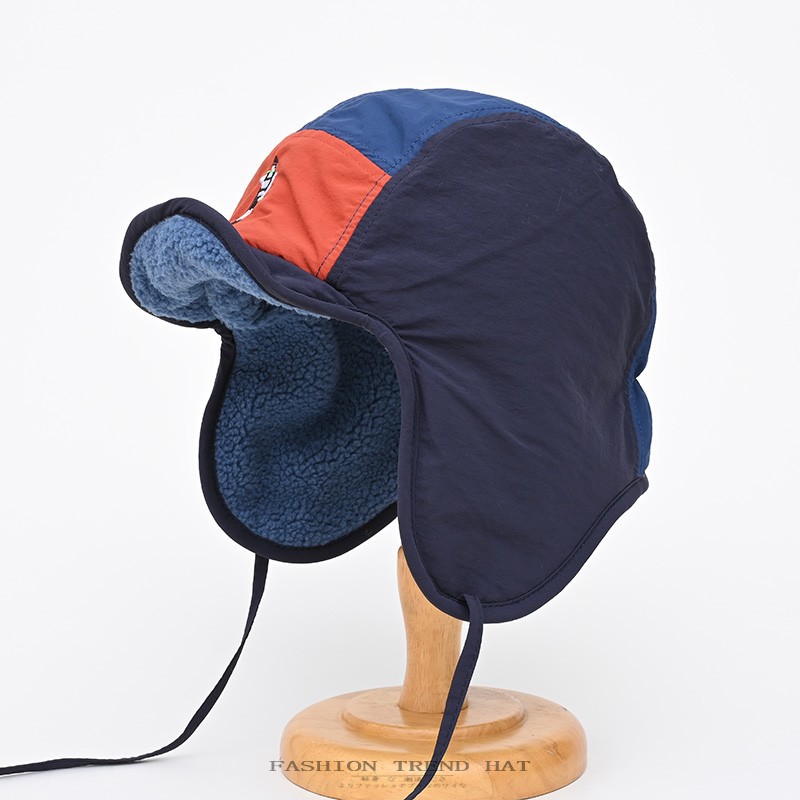 Corduroy Cap 5 Panel - قبعة بومبر ريترو بتصميم مُرقّع من
