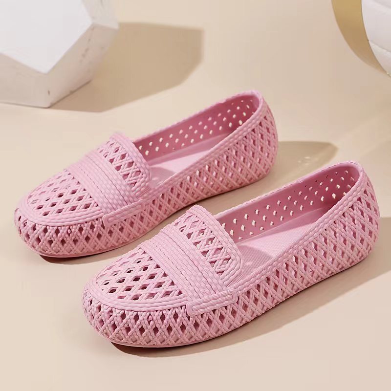 صنادل نسائية جديدة بتصميم صيفي - مراجعة Snapback Hat Flat وسعره
